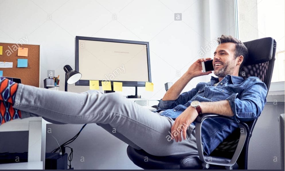 ambiance-man-sitting-at-desk-in-office-talking-on-cell-phone-pic My First job interview experience